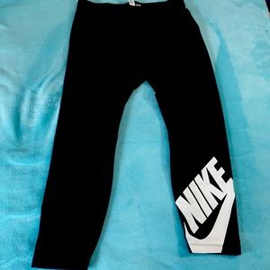Nike leggings size L black and white.